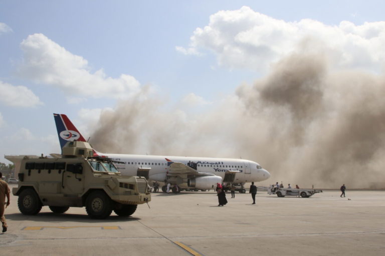 Le gouvernement yéménite décide de soumettre le dossier de l’attaque de l’aéroport d’Aden à l’ONU