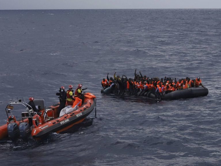 Tunisie: 54 migrants secourus après le naufrage de leur embarcation