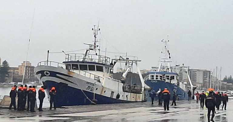 Détenus par Haftar, des pêcheurs désormais libres arrivent en Sicile