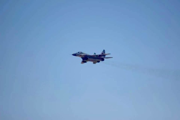 Photos : Des avions russes dans le ciel d’al-Jofrah apportent des armes à Khalifa Haftar