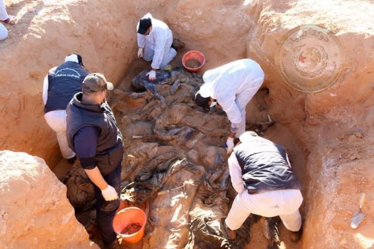Libye : 10 nouveaux cadavres trouvés dans un nouveau charnier à Tarhounah