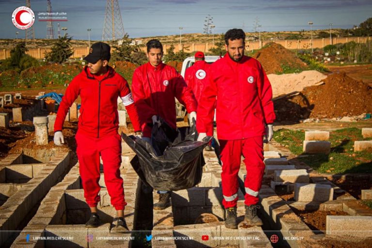 Libye : Nouveau cadavre trouvé à Derna par l’équipe du Croissant rouge
