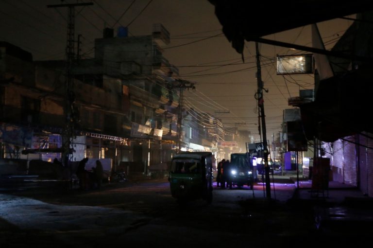 Pakistan : une panne générale de courant plonge le pays dans l’obscurité