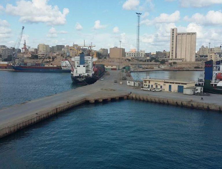 Les milices de Haftar suspendent des exportations de pétrole via un port dans la ville de Tobrouk