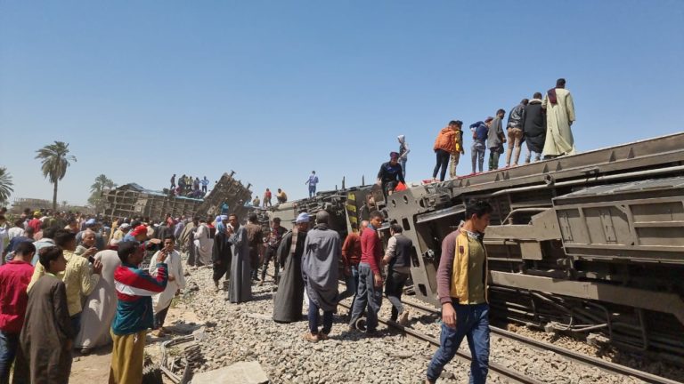 Égypte : Au moins 32 morts et 66 blessés dans une collision ferroviaire