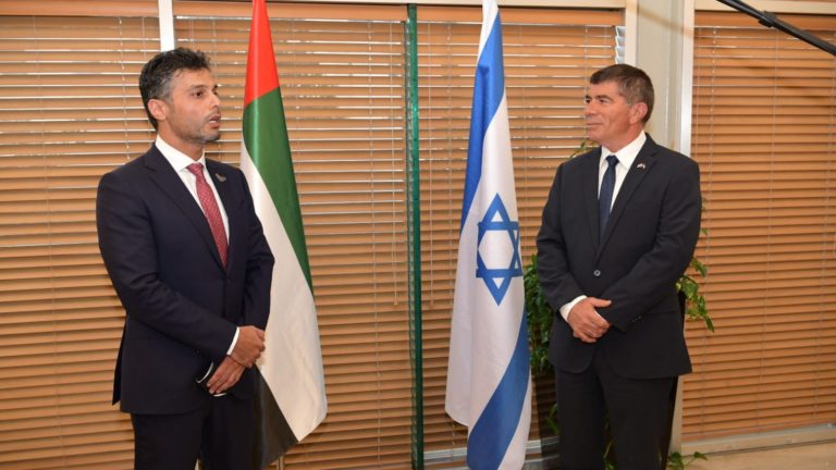 Le premier ambassadeur émirati arrive en Israël à Tel Aviv