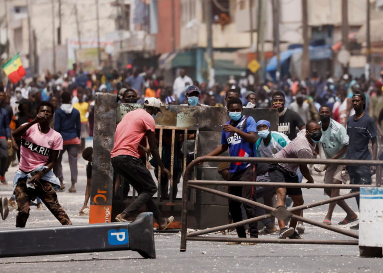 Sénégal : un manifestant tué par balle dans la banlieue de Dakar