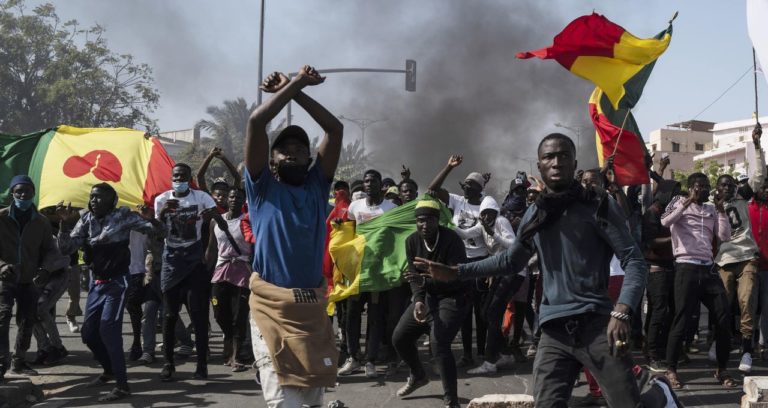 Sénégal: la contestation suspend son appel