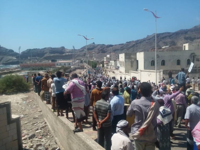Yémen : des manifestants prennent d’assaut le Palais présidentiel à Aden