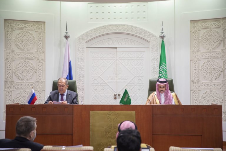 Après les Émirats arabes unis, l’Arabie saoudite évoque «la réintégration de la Syrie à la Ligue des pays arabes»