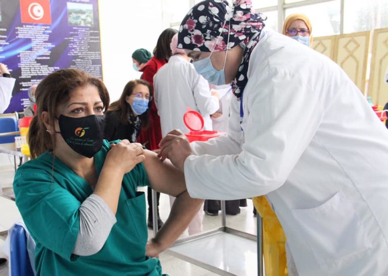 Tunisie : Démarrage de la campagne de vaccination anti-covid-19 dans 25 centres régionaux