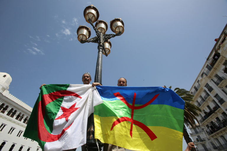 Première en Algérie: la Constitution en version amazighe éditée