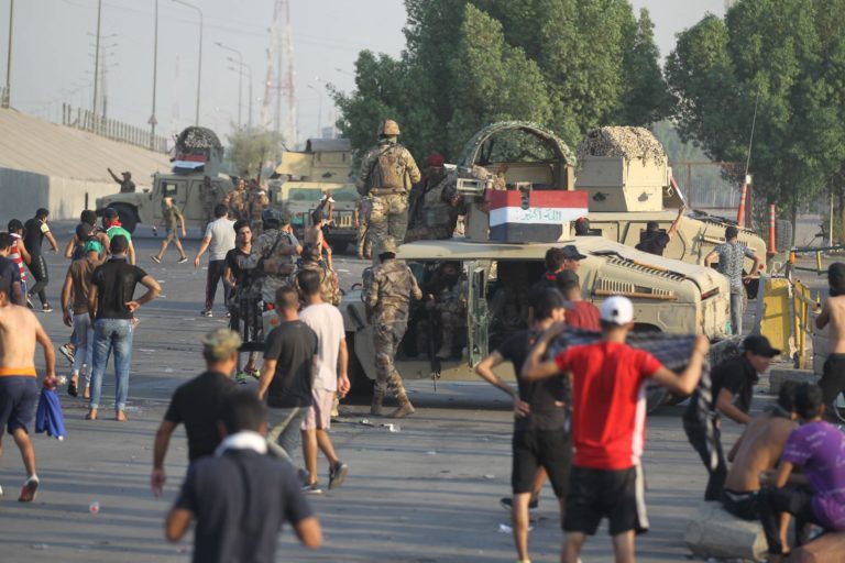 Un mouvement de protestation contre le budget ferme des institutions pétrolières en Irak