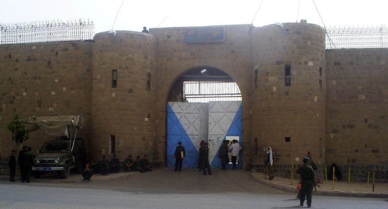 Yémen : Deux organisations dénoncent les violations des Houthis dans la prison militaire de Sanaa