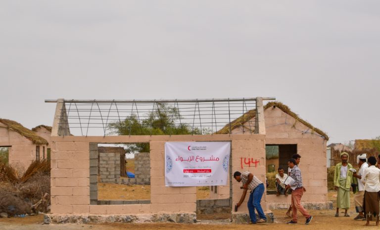 Pour aider les sinistrés de la guerre, le Croissant-rouge qatari construit 224 logements au Yémen