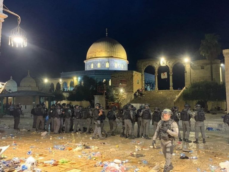 Jérusalem : 53 blessés suite à l’assaut des forces israéliennes contre la mosquée Al-Aqsa