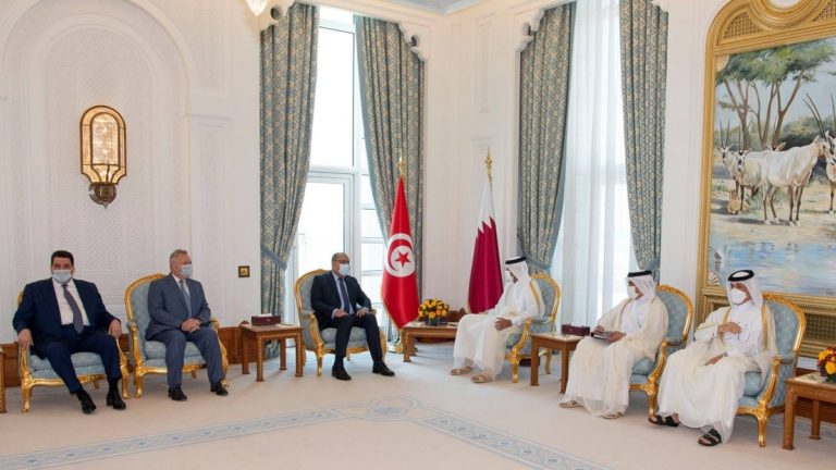 Les Premiers ministres qatari et tunisien discutent du renforcement des relations bilatérales