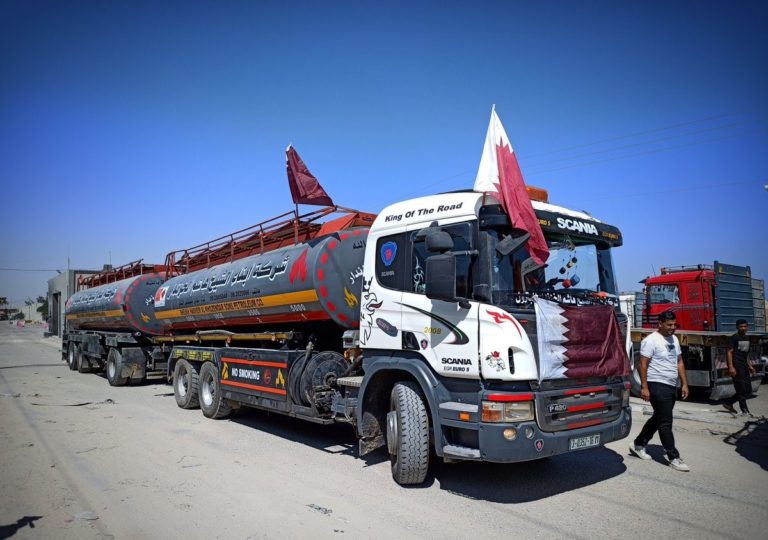 Israël reprend l’approvisionnement en carburant, financé par le Qatar, pour la centrale électrique de Gaza
