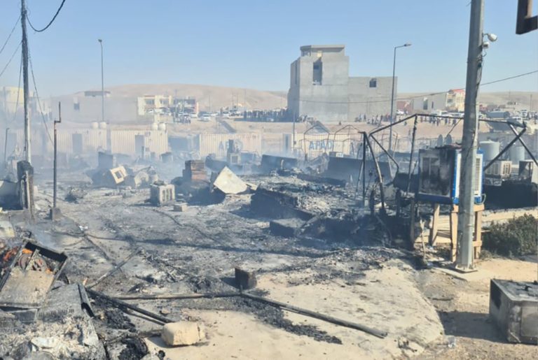 Irak: le feu dévore environ 130 tentes pour réfugiés à Dohuk