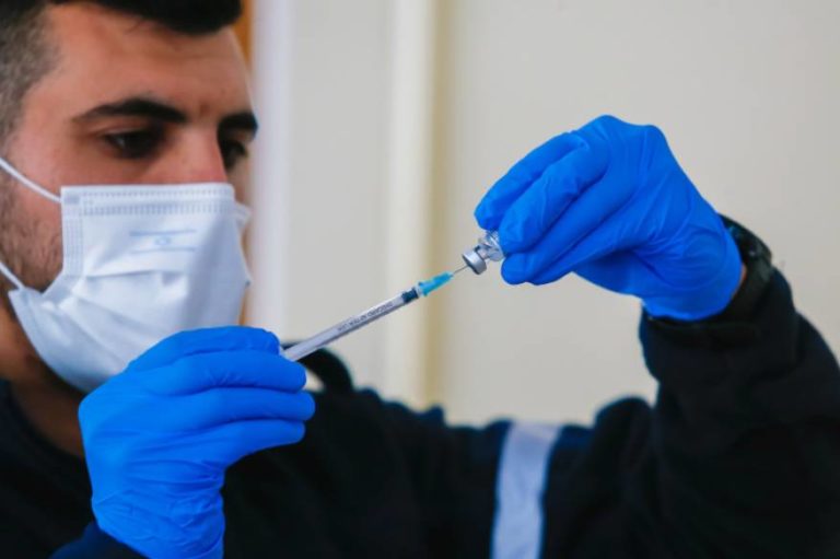 Palestine : Appels à l’ouverture d’enquête sur l’accord d’échange de vaccin conclu avec Israël