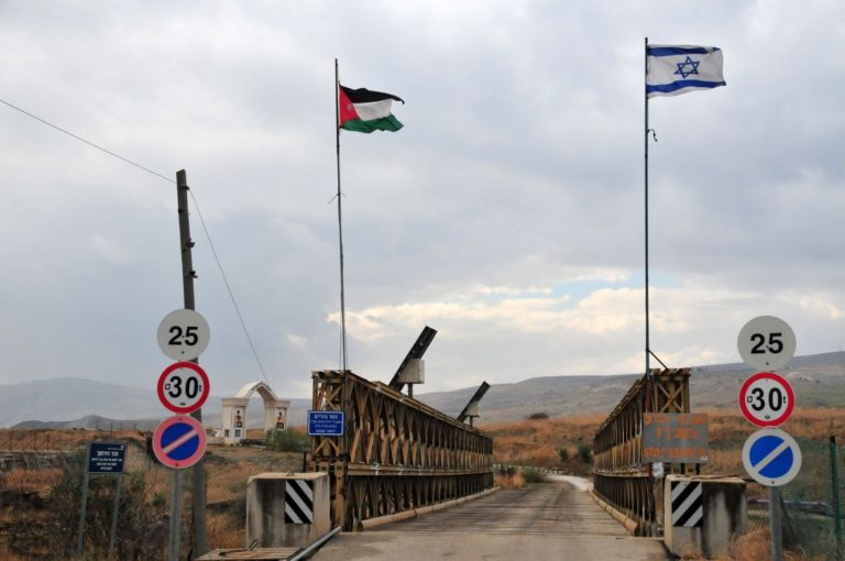 Israël: l’armée déjoue une tentative de contrebande d’armes à la frontière jordanienne