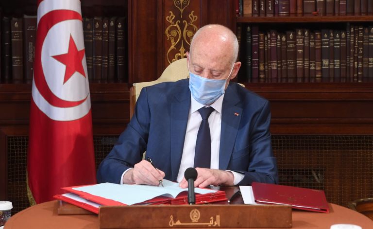 Tunisie: Saïed estime nécessaire de promulguer un décret interdisant le financement étranger des associations