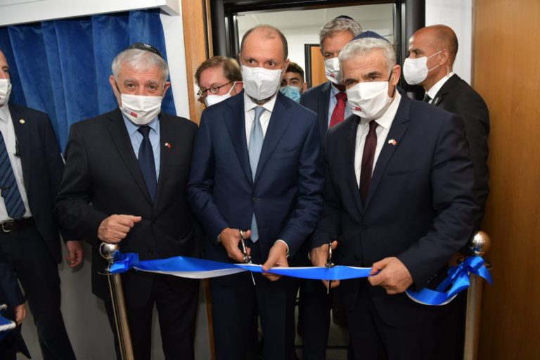 Le ministre israélien des Affaires étrangères inaugure un bureau de liaison au Maroc