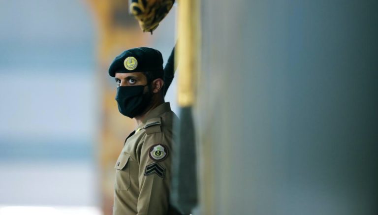 Arabie saoudite : un homme recherché se fait exploser, blessant 4 personnes à Jeddah