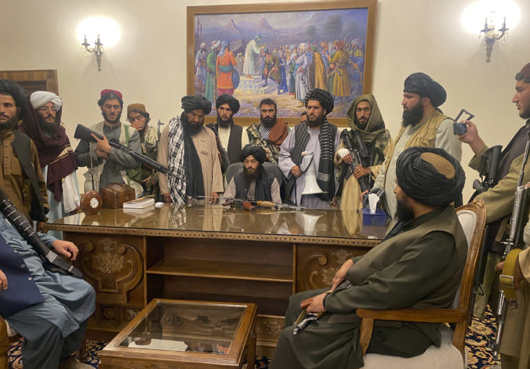Afghanistan : Les Taliban s’emparent du palais présidentiel à Kaboul
