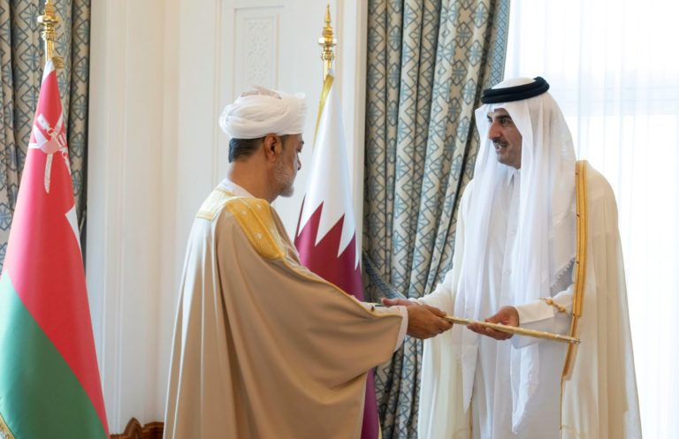 Le sultan d’Oman entame sa première visite au Qatar