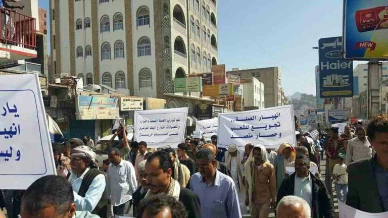 Yémen: des centaines de personnes manifestent contre la hausse des prix et la dépréciation de la monnaie