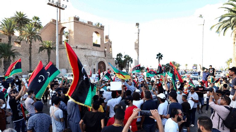Libye : Des centaines de personnes célèbrent la fête de l’indépendance malgré le report des élections