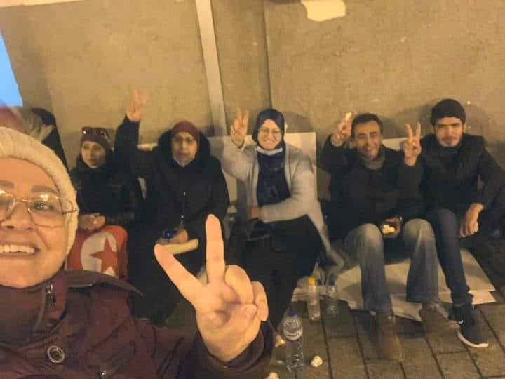 Tunisie : Les manifestants lancent un sit-in jusqu’à la chute du régime