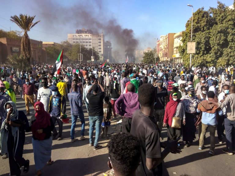 Les Soudanais manifestent pour le retour au « régime civil et démocratique »
