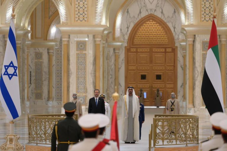 Le président israélien dans les airs d’Arabie saoudite, «C’est formidable et excitant»