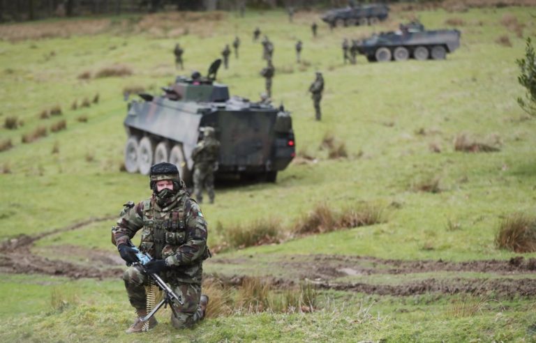 Tensions avec la Russie : Le Royaume-Uni s’apprête à déployer 350 soldats en Pologne