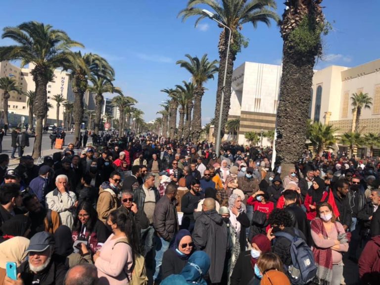 Tunisie: des centaines de personnes manifestent pour l’indépendance du pouvoir judiciaire