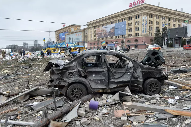 Au moins 10 morts dans le bombardement russe d’un centre commercial en Ukraine