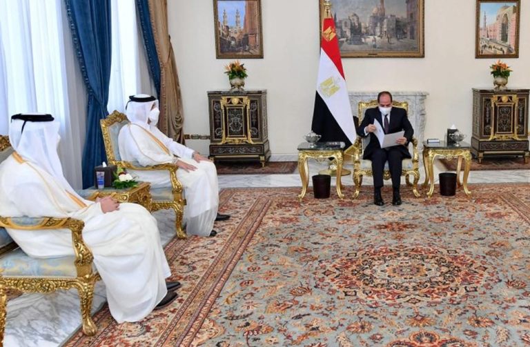 Al-Sissi discute avec le MAE qatari des derniers développements régionaux
