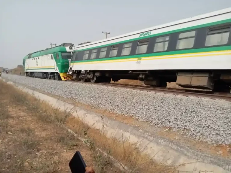 Nigeria : huit morts et 26 blessés dans une attaque contre un train de passagers