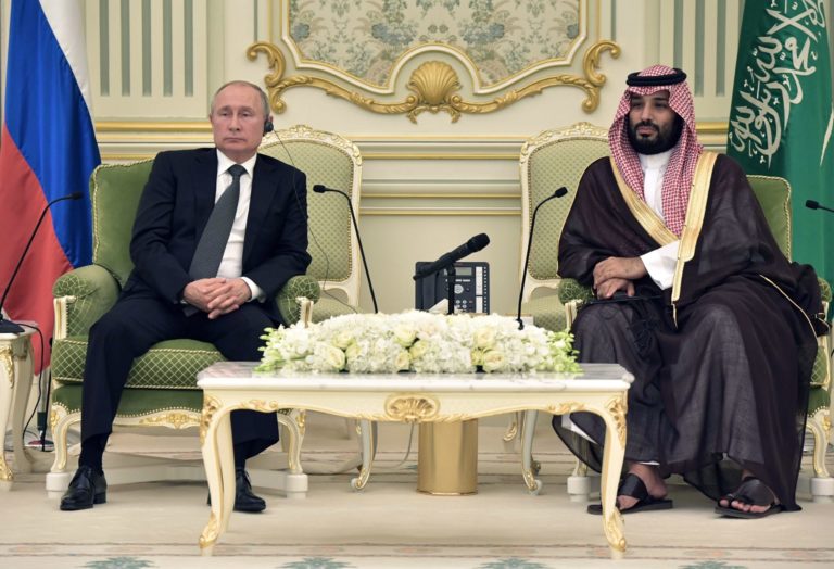 Poutine discute avec Mohammed ben Salmane des relations bilatérales et de la crise en Ukraine