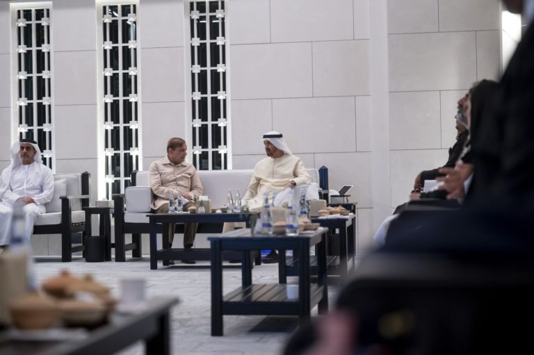 Le Premier ministre pakistanais et le prince héritier d’Abou Dhabi discutent des questions régionales
