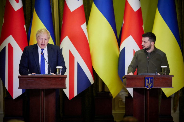 Le gouvernement britannique envisage de former des milliers de soldats ukrainiens