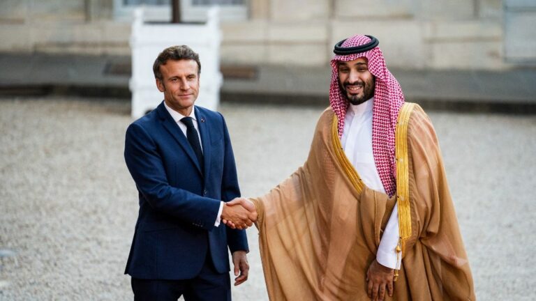 La visite de Mohammed ben Salmane à l’Élysée divise la classe politique française