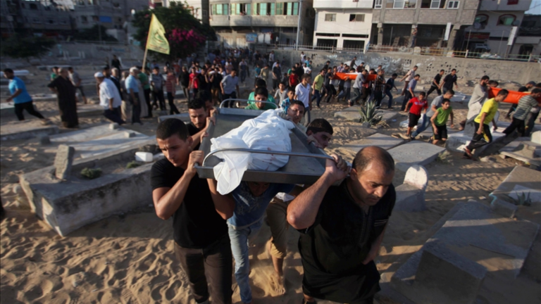 Presse israélienne : Israël admet avoir tué 5 enfants lors d’un raid contre un cimetière à Jabalia