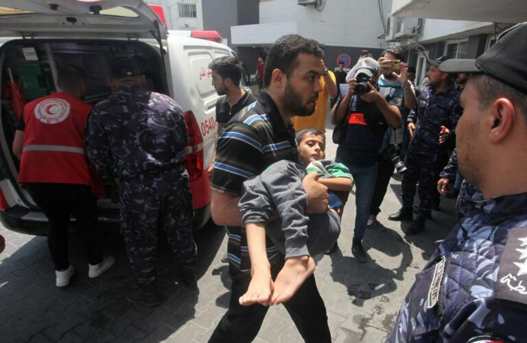 Le Croissant-Rouge du Koweït envoie des aides aux hôpitaux de Gaza et négocie leur entrée avec l’Égypte 