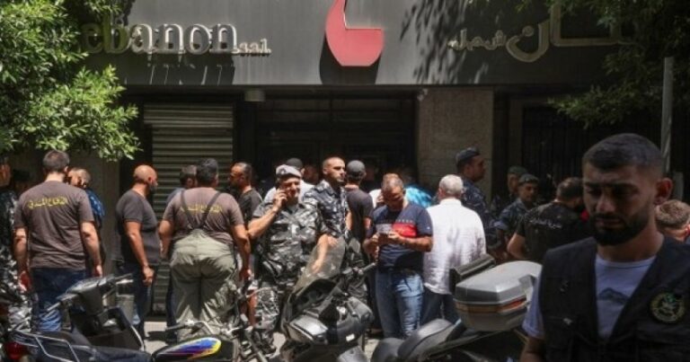 Liban : un homme armé détient des otages dans une banque de Beyrouth