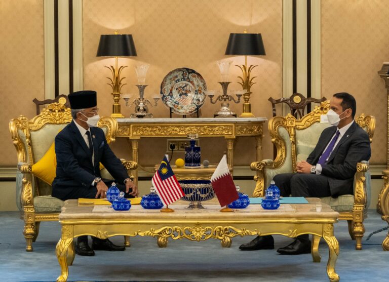 Le ministre des Affaires étrangères du Qatar en Malaisie et discute de la Palestine et des Rohingyas