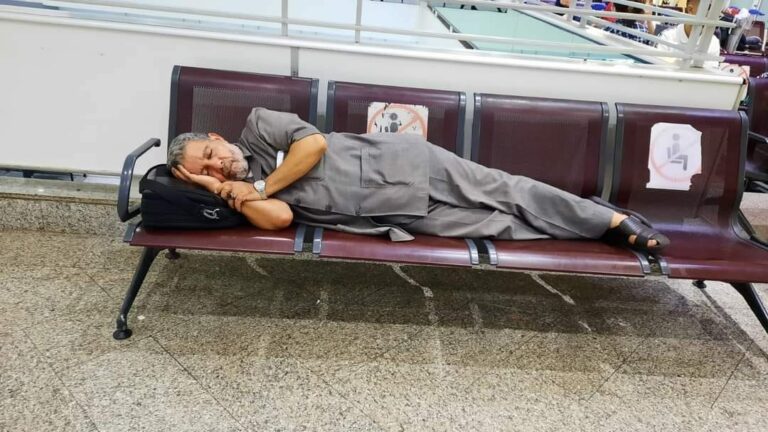 Un ancien ministre s’exprime sur son sit-in à l’aéroport de Carthage, suite à son interdiction de voyage  