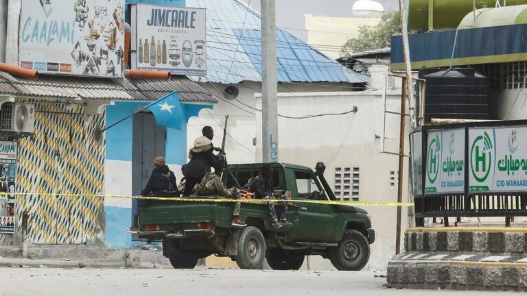 Somalie : un attentat à la bombe contre un hôtel à Mogadiscio fait 10 morts